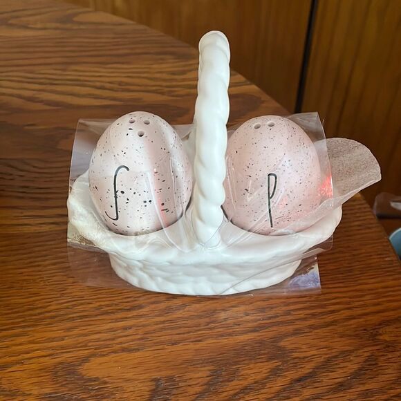 NWT Rae Dunn Easter salt and pepper shakers - Picture 1 of 1